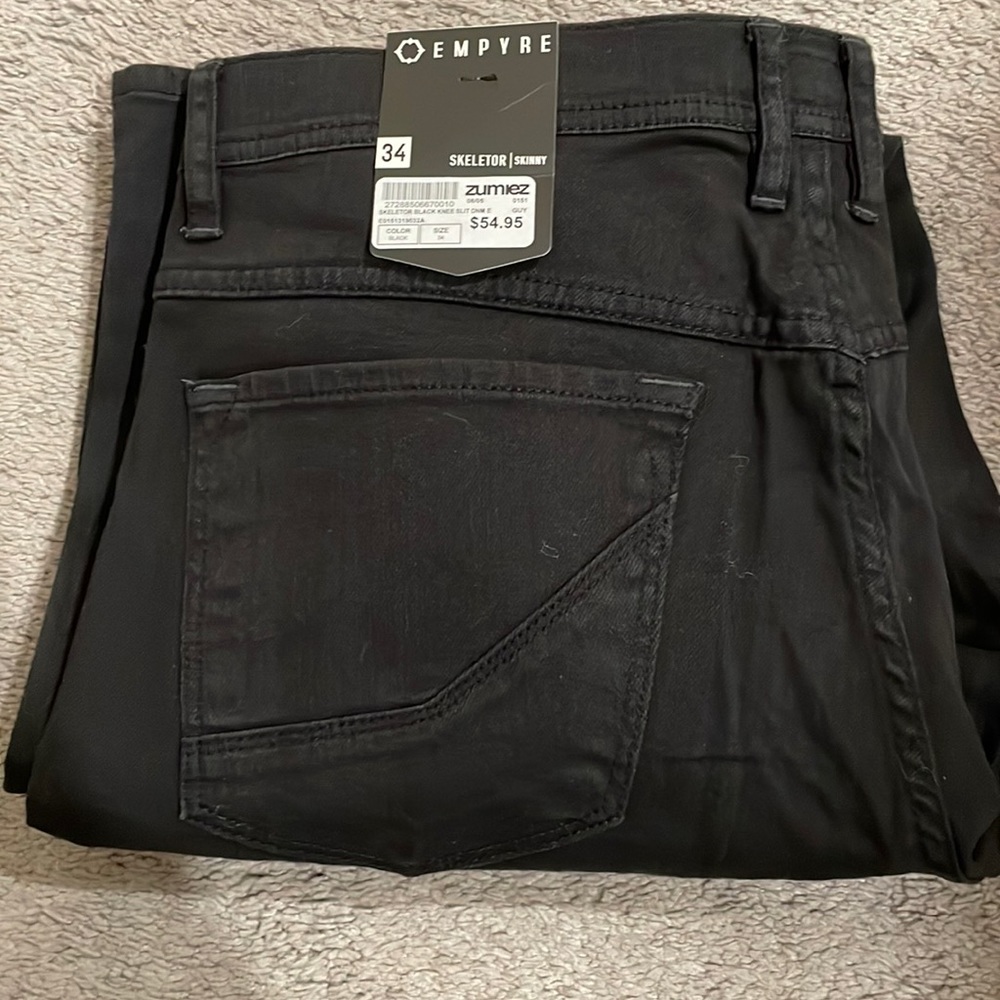 Empyre black 34